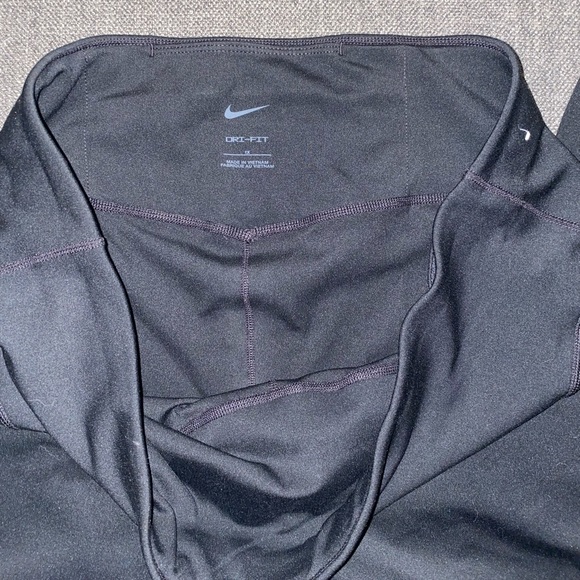 Nike Plus Size Leggings - Picture 3 of 3